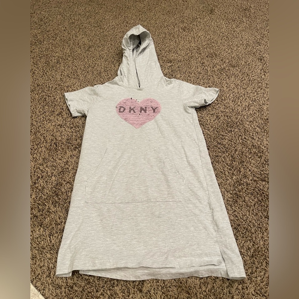 DKNY girls pull over